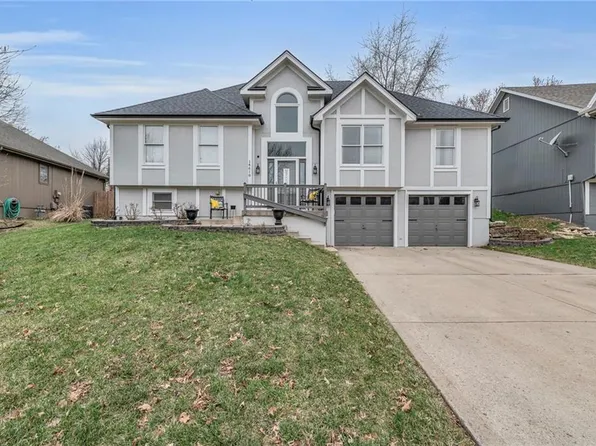 14618 Killarney Ln, Smithville, MO 64089