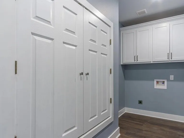 1306 Oden St — Photo 17