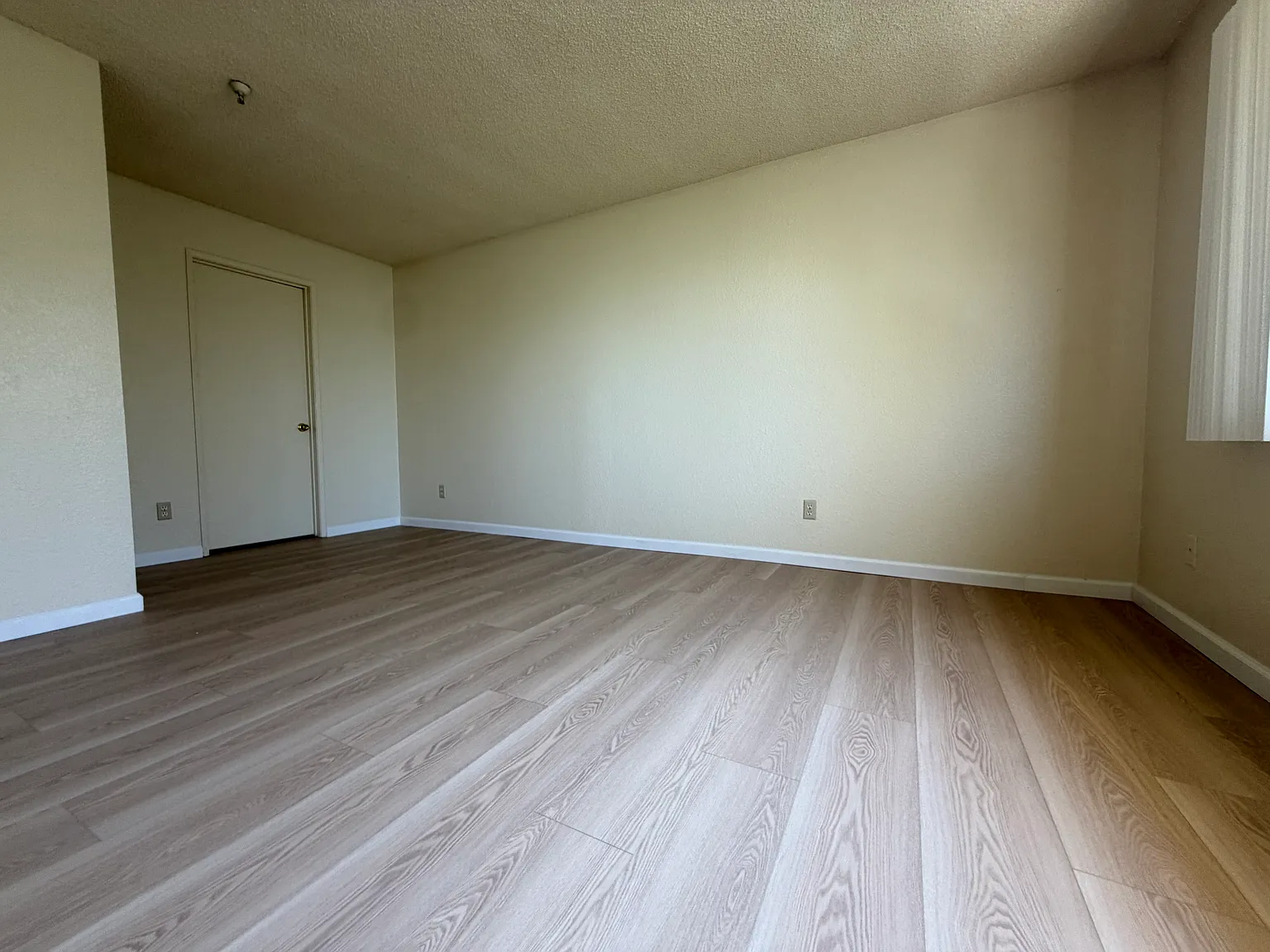 2 bed, 2.5 bath, 1300 sqft, $2,949 — Photo 3