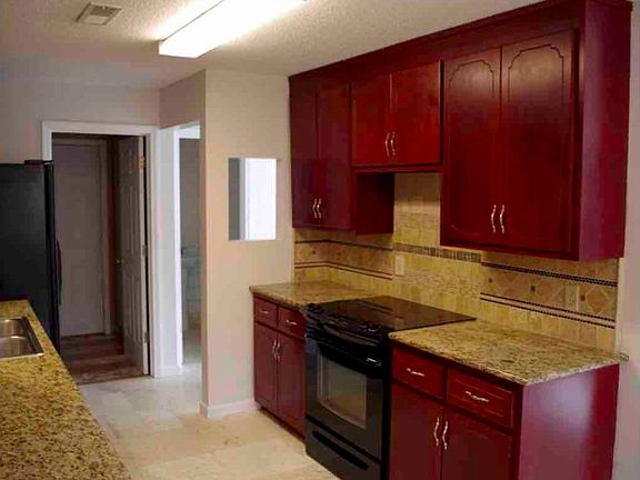 3rd image of 13600 Clay Ct SE