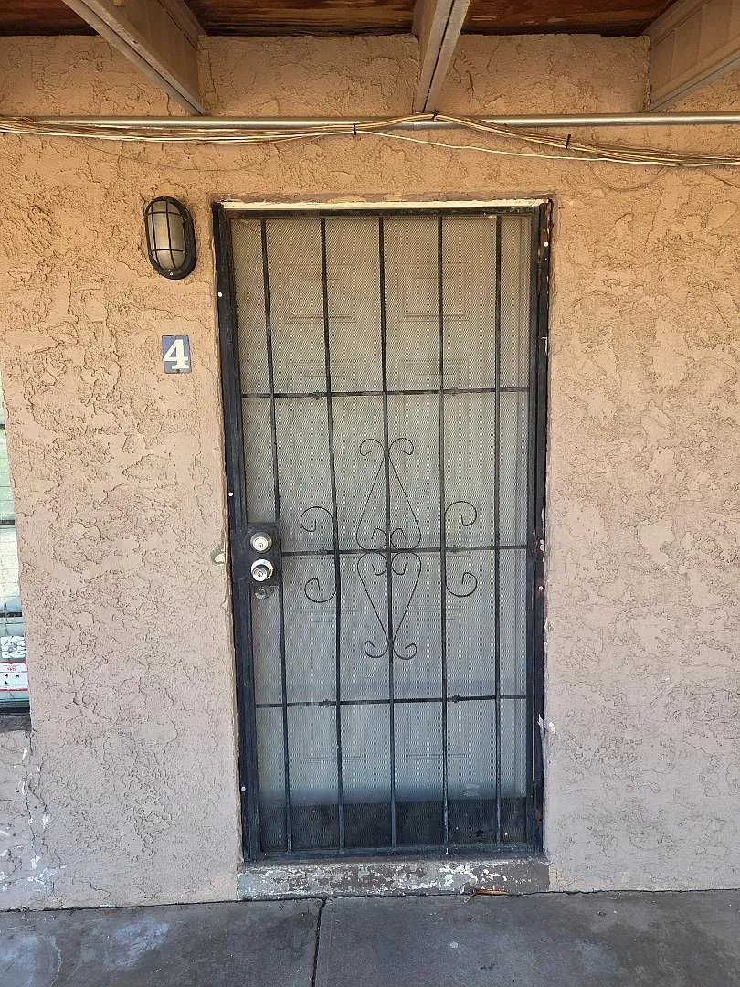 2444 E Danbury Rd - 4 — Photo 1