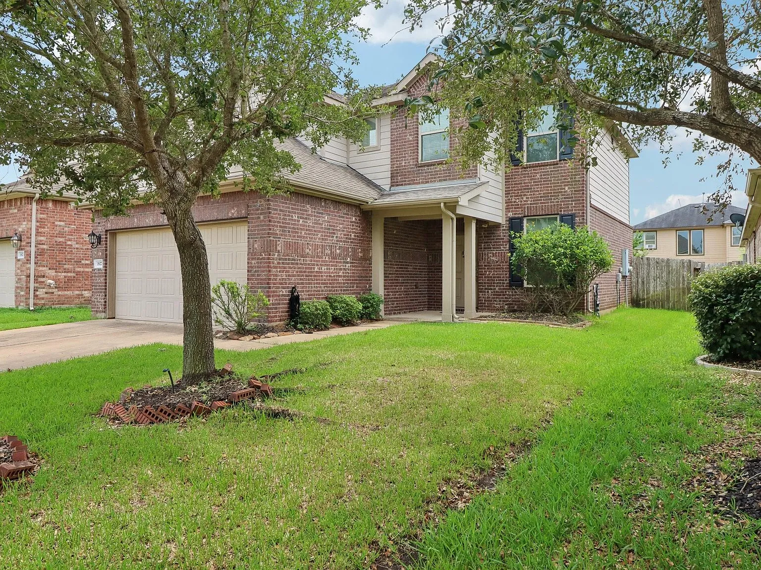 4 bed, 2.5 bath, 1817 sqft, $2,100 — Photo 2