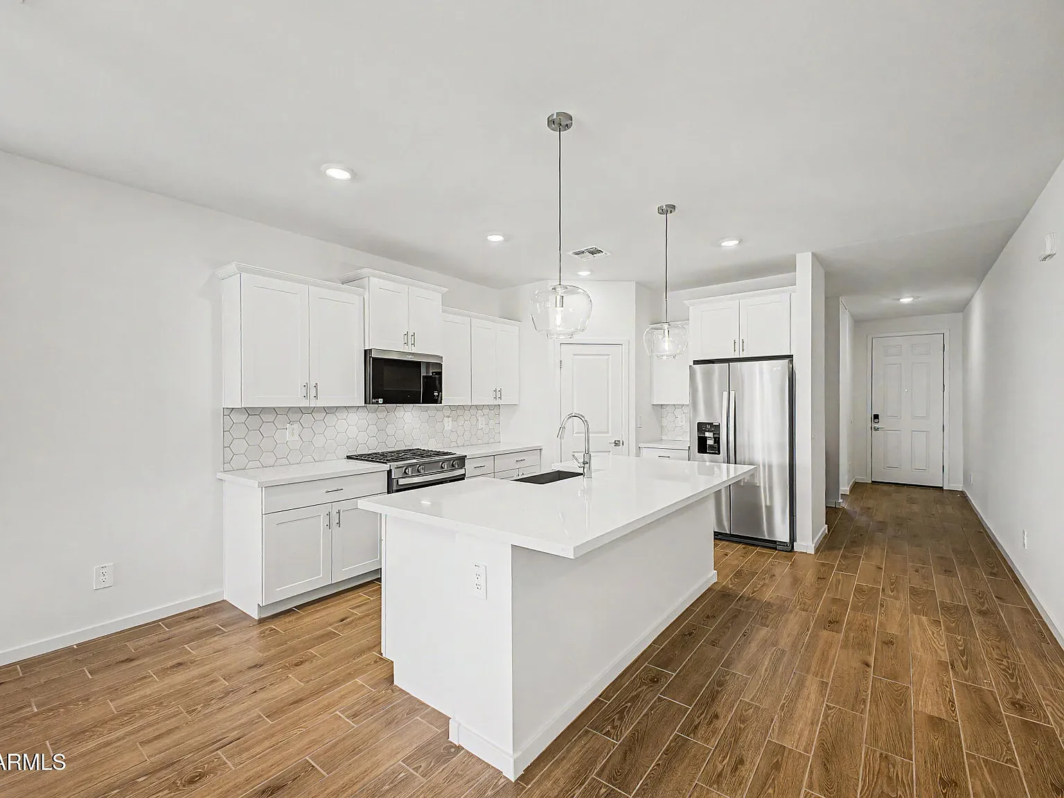 4 bed, 3.0 bath, 2049 sqft, $2,350 — Photo 3