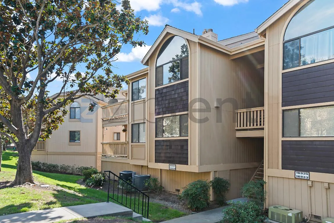 3 bed, 1600 sqft, $3,795 — Photo 2