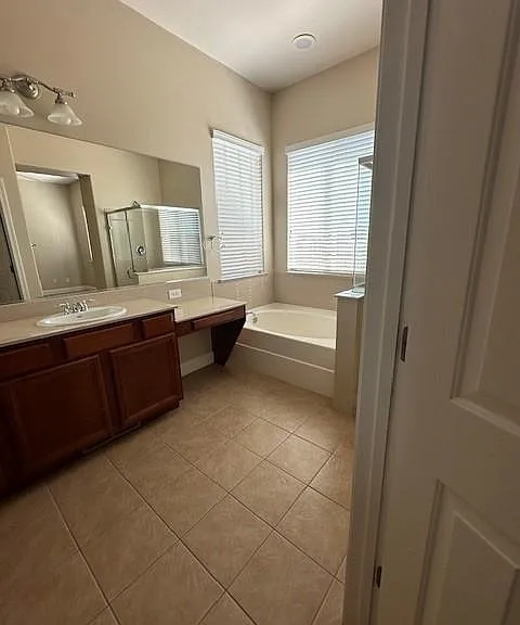 5759 Desert Mirage Dr — Photo 18