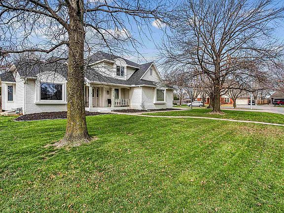 3rd image of 1315 N Rutland Cir