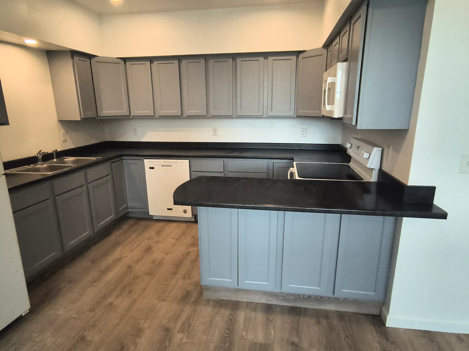 2 bed, 800 sqft, $1,850 — Photo 2