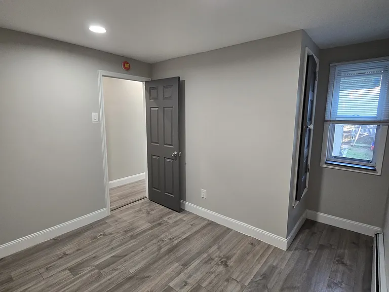 142 E Walnut St — Photo 8