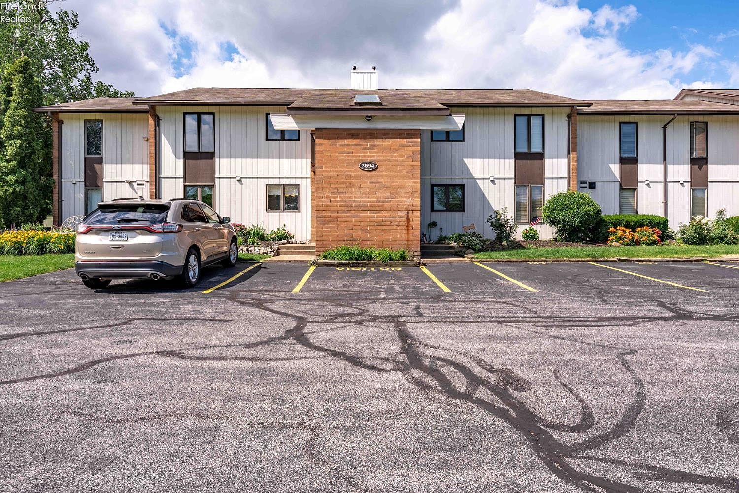 2594 E Sun Valley Dr APT 201
