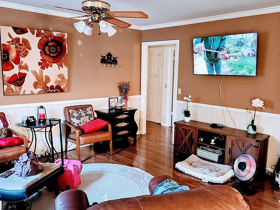 5th image of 572 Paula Ray Ln