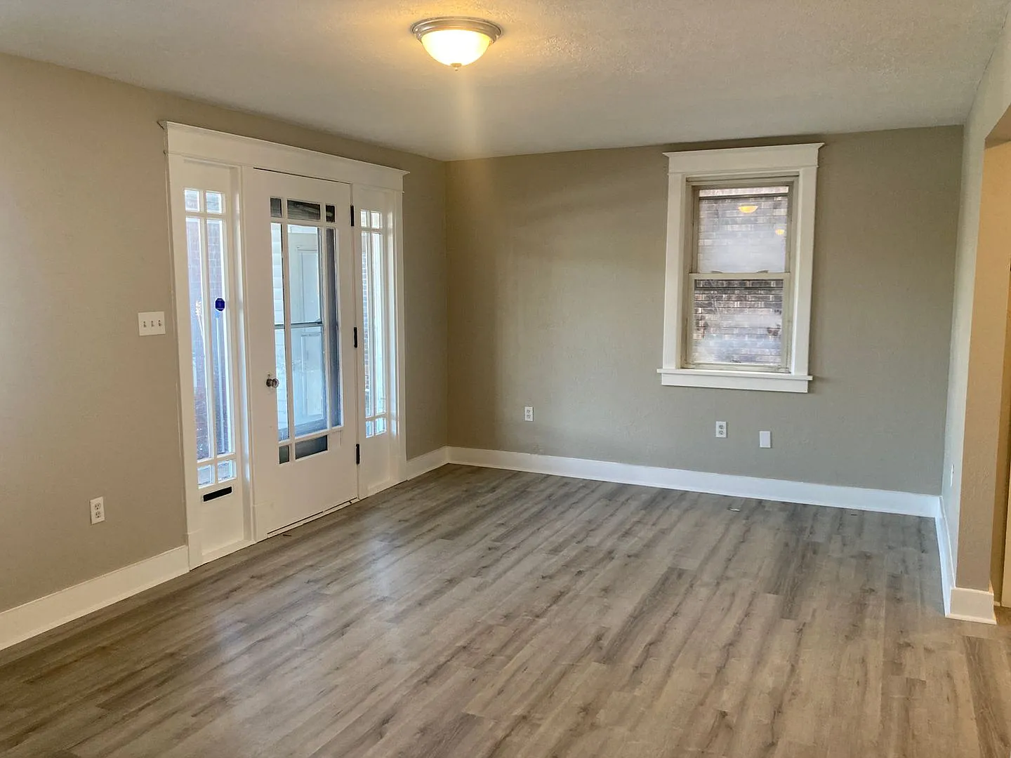 927 Brookline Blvd — Photo 2