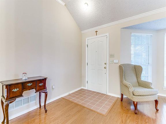 3rd image of 2039 Vista Dr