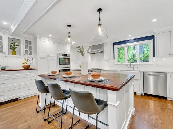 119 Pleasant Valley Rd, Amesbury, MA 01913