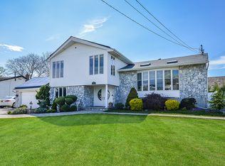 114 Harbour View Dr, Massapequa, NY 11758
