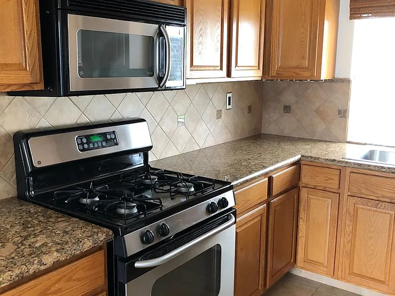 10328 New Bedford Ct — Photo 8