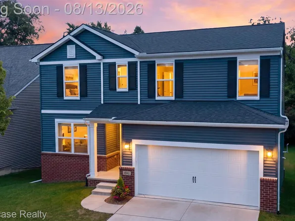 1592 Beachwood Dr, Walled Lake, MI 48390