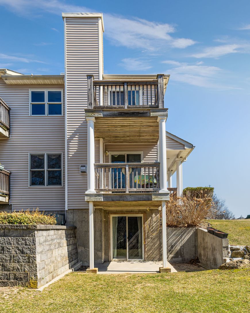  2 balconies and walkout