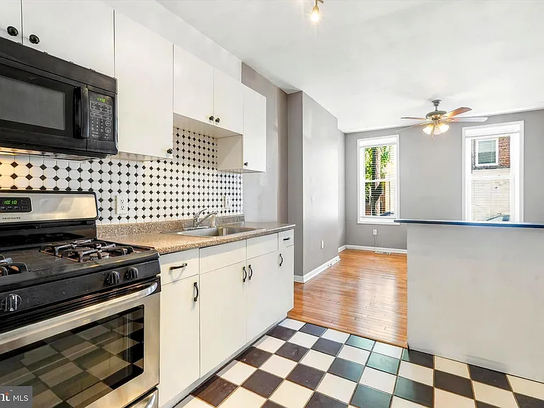 1818 Catharine St #1F — Photo 9