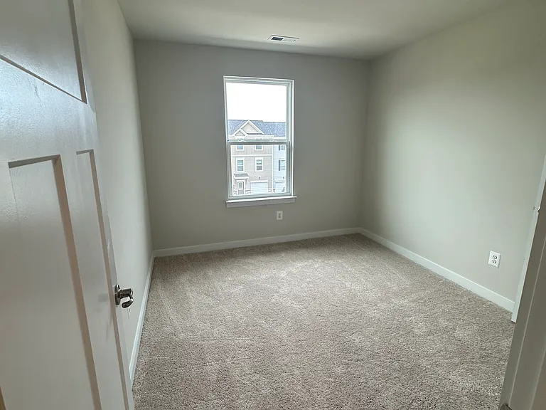 212 Huntwellwest Blvd — Photo 28