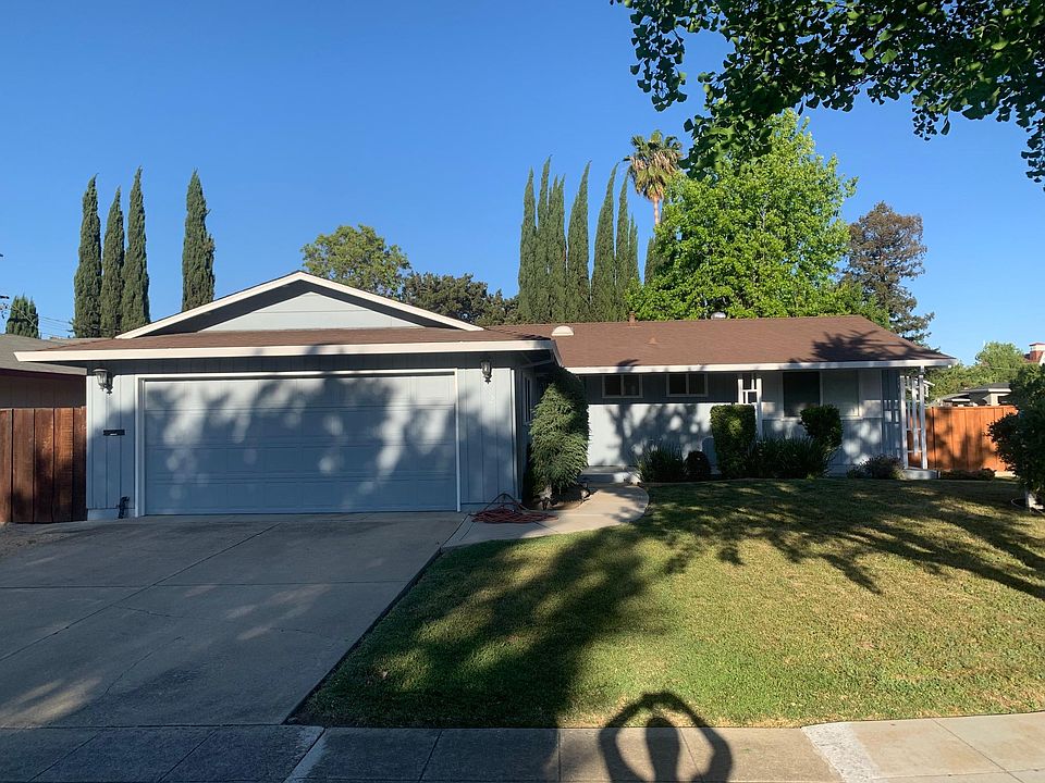 1st image of 932 Cottonwood Dr