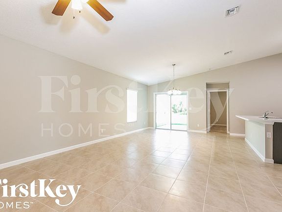 3rd image of 1133 SW Eleuthera Ave