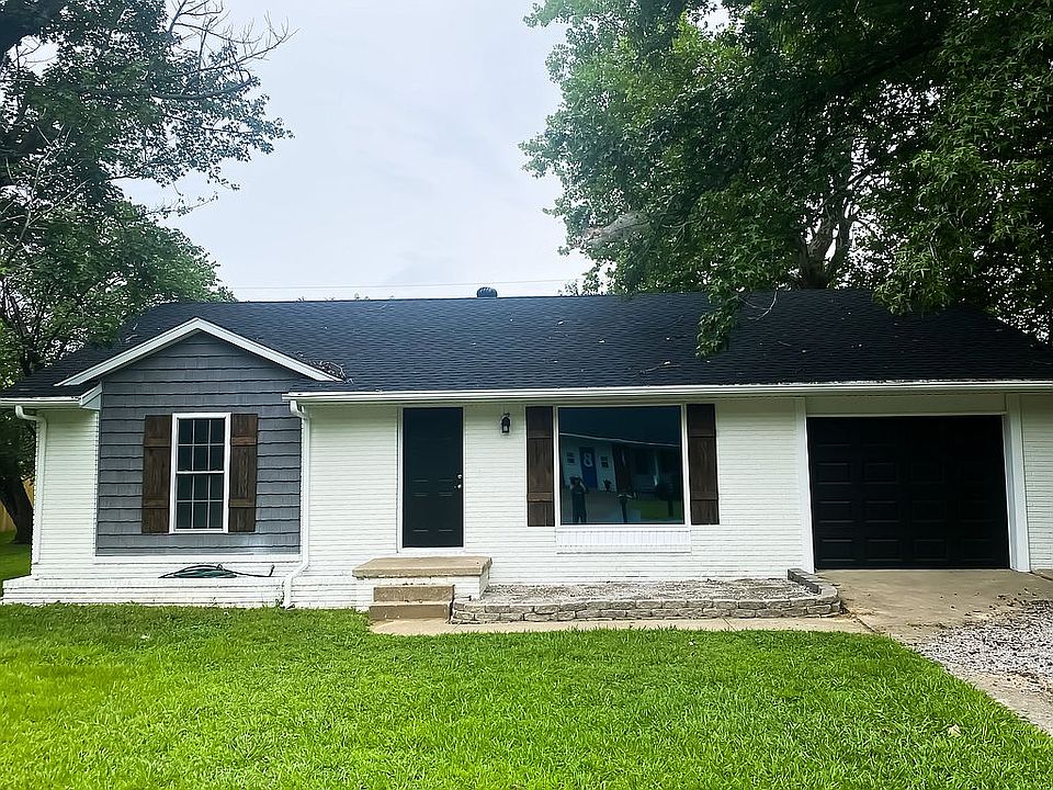 1st image of 1007 Iroquois St