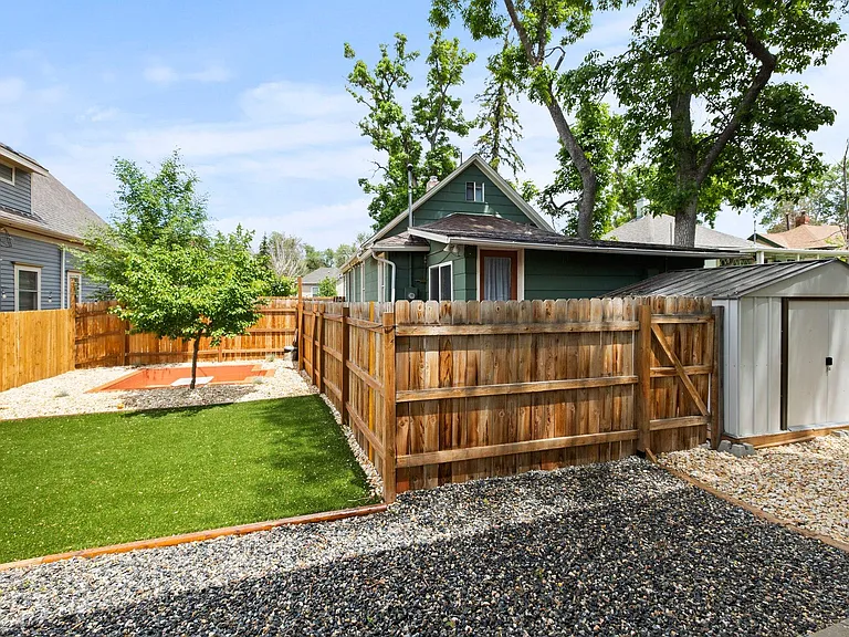 815 E Cache La Poudre St #B — Photo 32