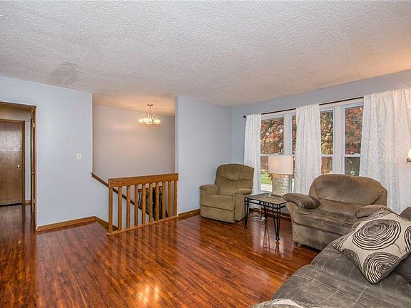 3rd image of 902 S Buxton St
