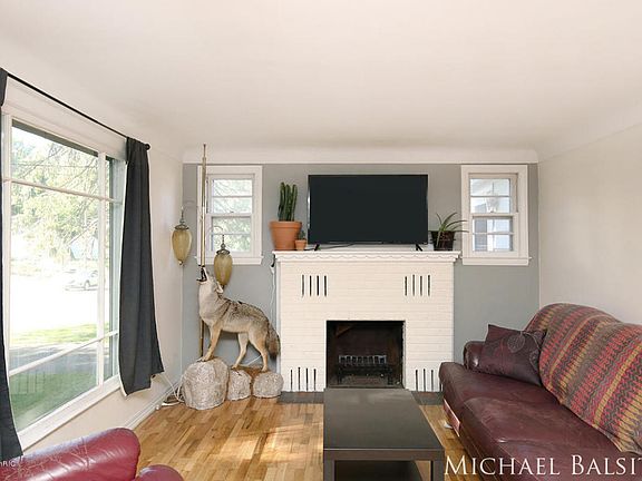 4th image of 3123 Cheney Ave NE