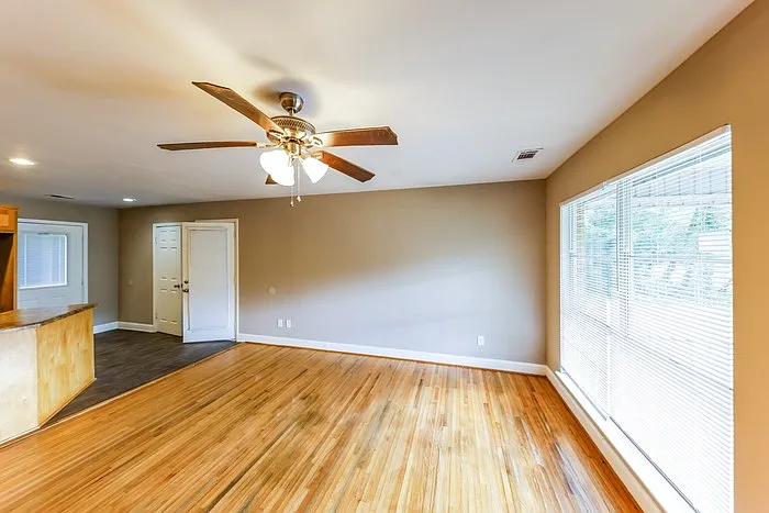 3 bed, 1.5 bath, 1430 sqft, $1,475 — Photo 3