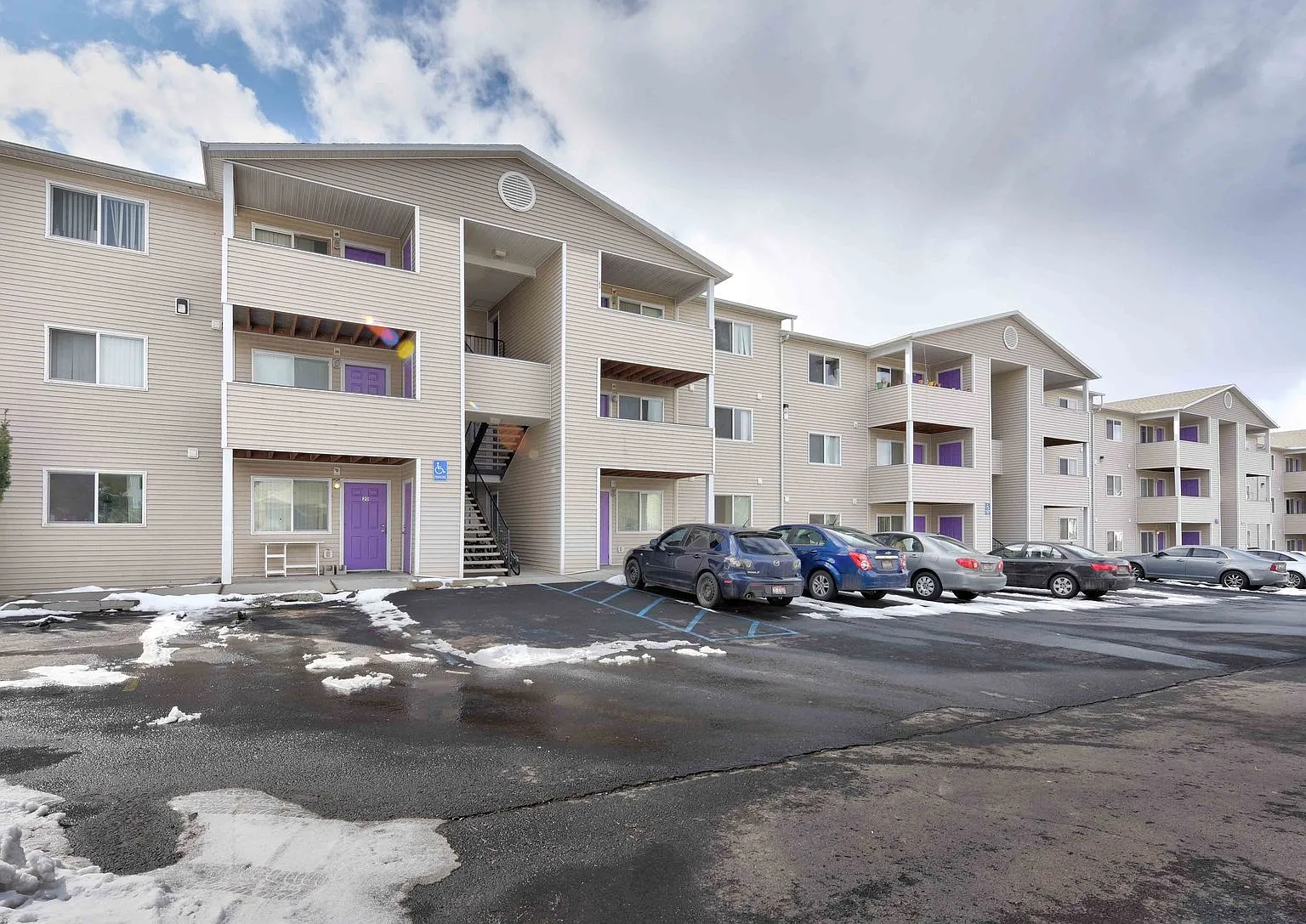 Baker Square Apartments — Photo 3