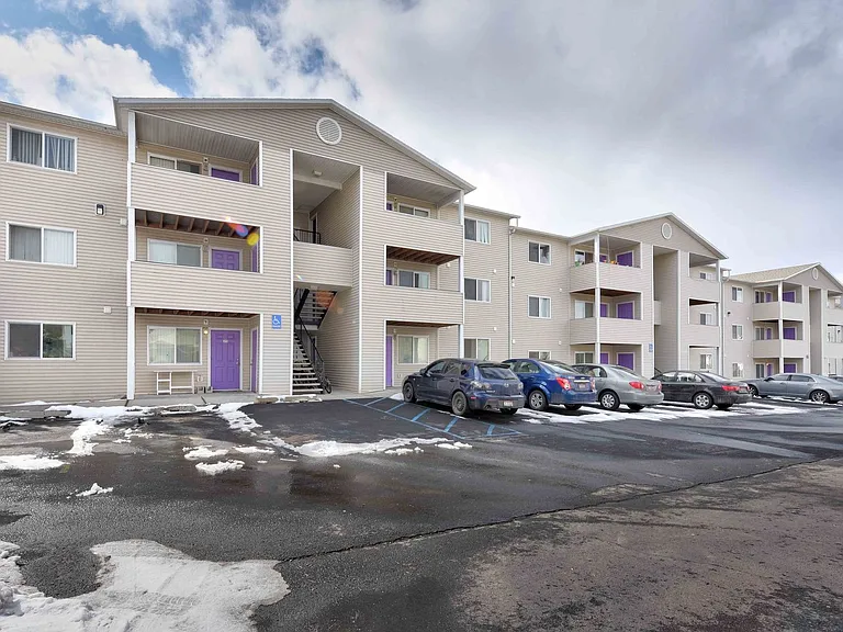 240 E Baker St — Photo 3
