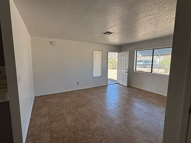 2700 W Shauna Dr — Photo 15