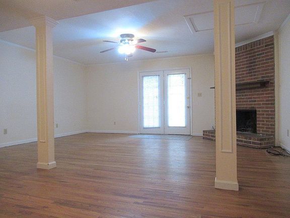 4th image of 1461 Bentley Ln