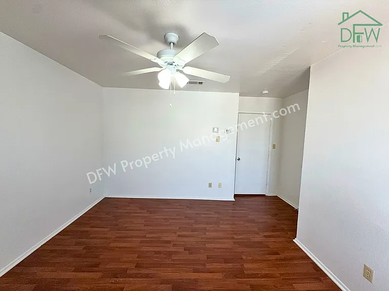 807 W Walnut St #C4 — Photo 11