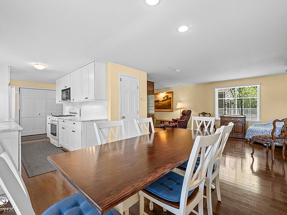 5th image of 156 Fossil Cove Ln