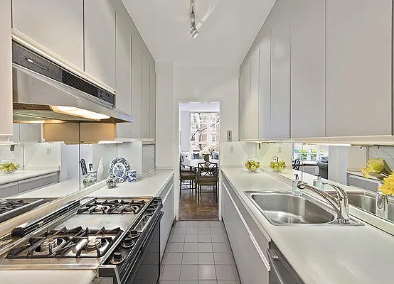 Sold by Warburg | media 16