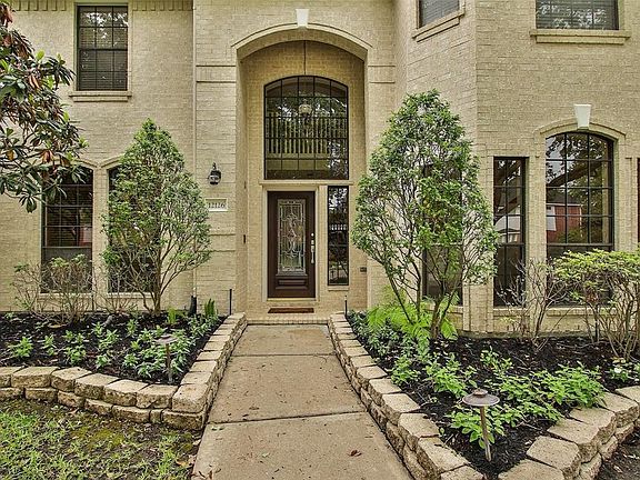 Let's go inside and take a look around!