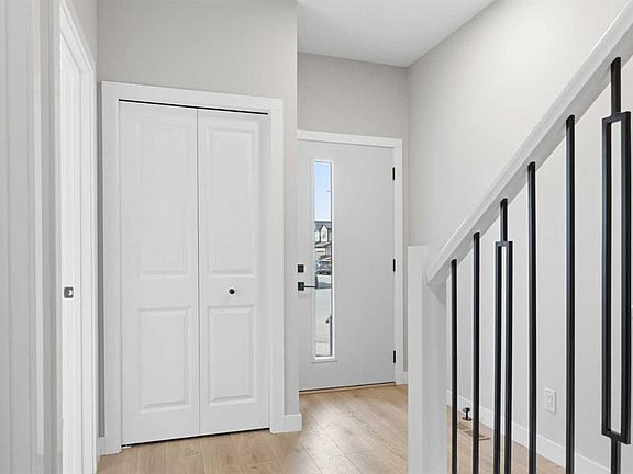 3rd image of 43 N Belvedere Cres SE