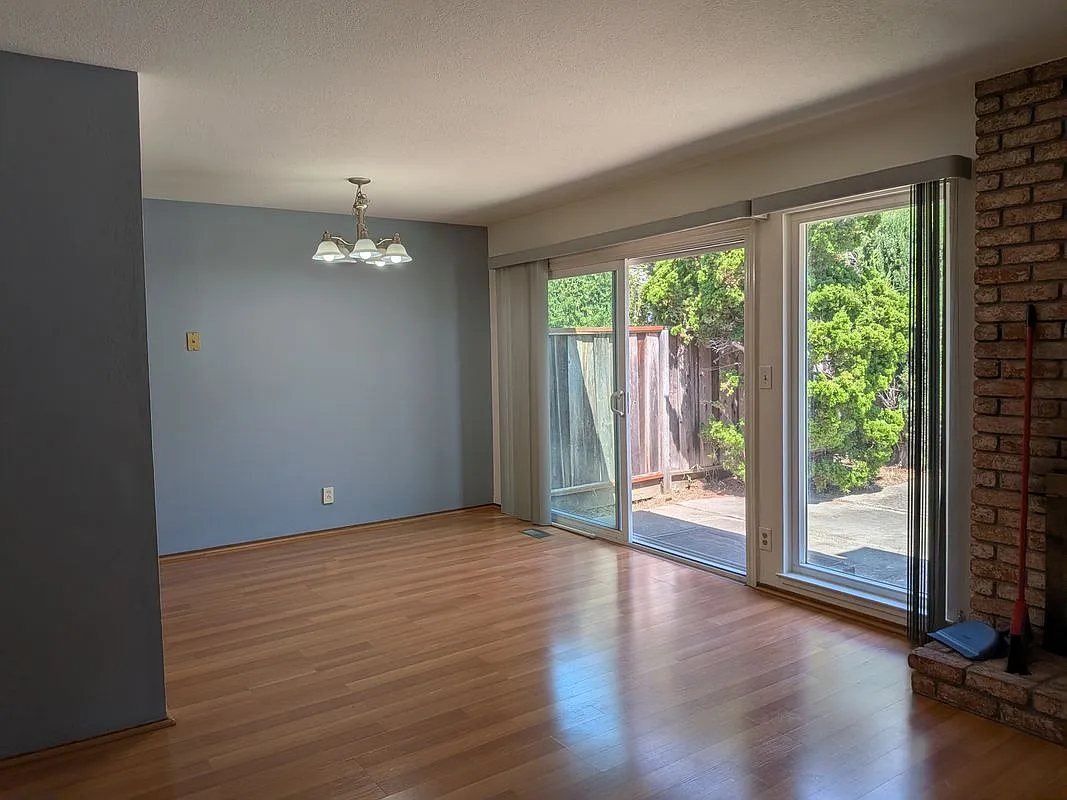 2 bed, 2.0 bath, 1078 sqft, $3,795 — Photo 2