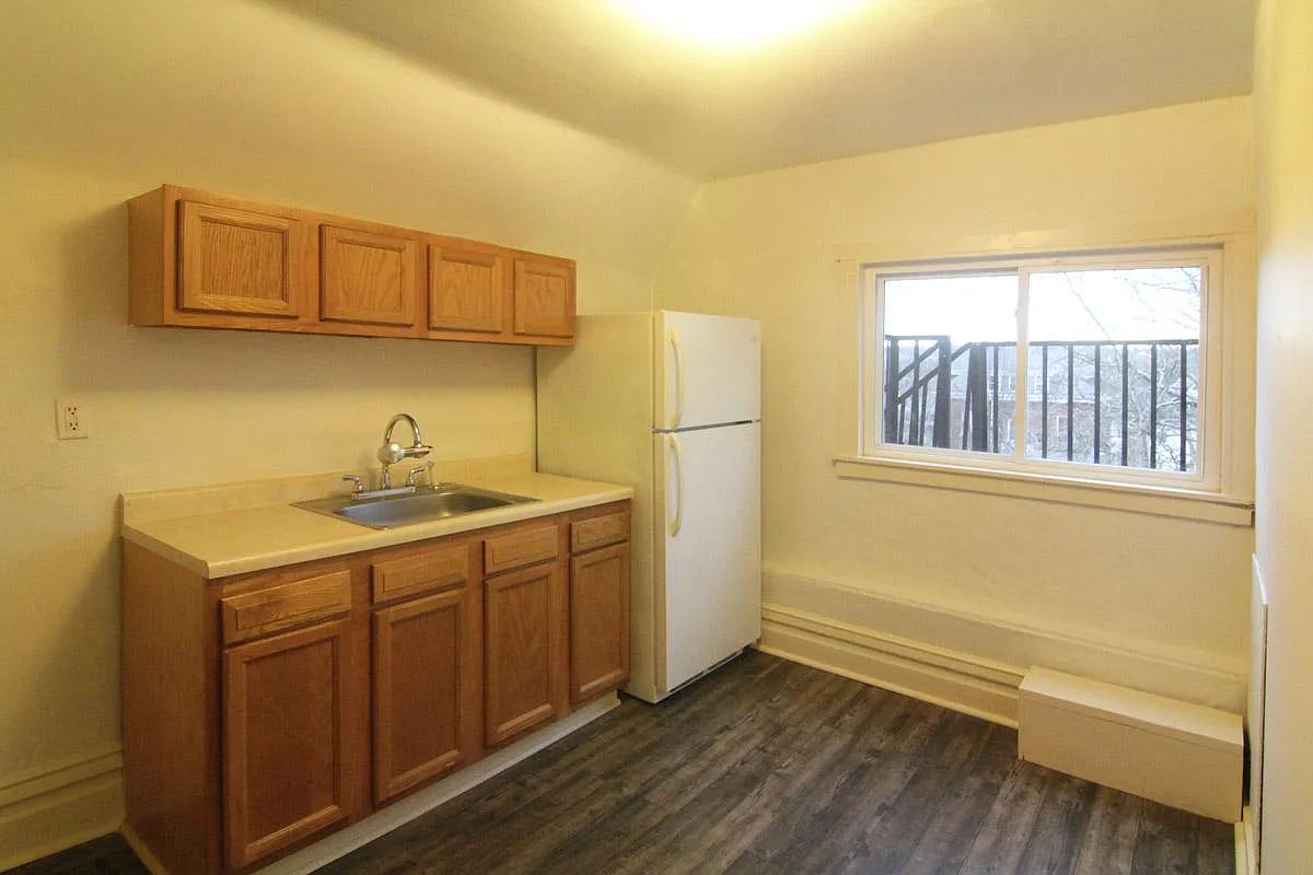 1 bed, $1,050 — Photo 4