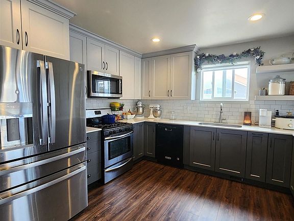 5th image of 3306 Scott Dr
