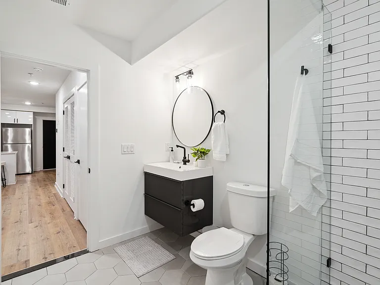 2416 Clifford St #2 — Photo 8