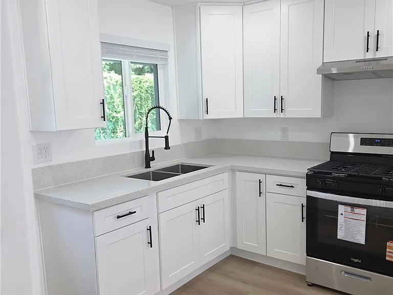 3931 E Cesar E Chavez Ave — Photo 5
