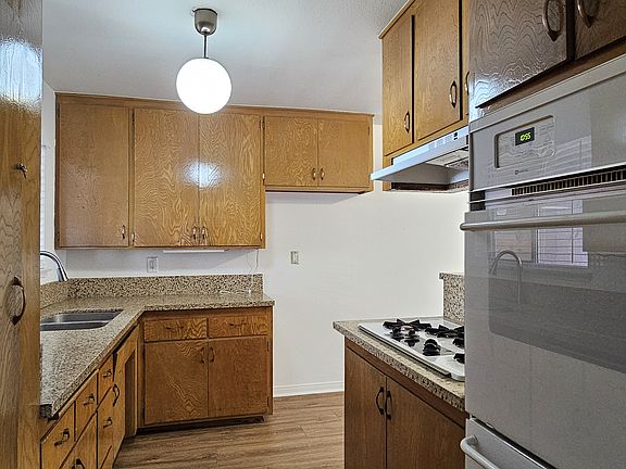 4th image of 3011 Hollander St