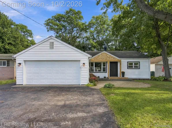 725 S 3rd St, Brighton, MI 48116