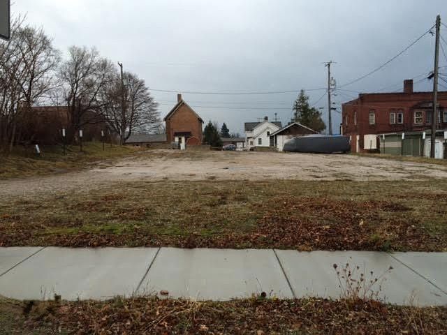 1st image of 106 E Filer St