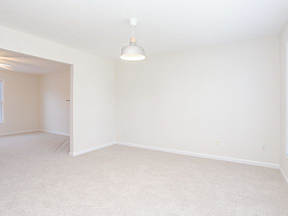 4th image of 923 E Shelbourne Dr #923