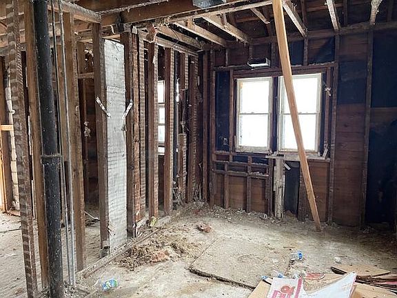 5th image of 60 Graves Ave