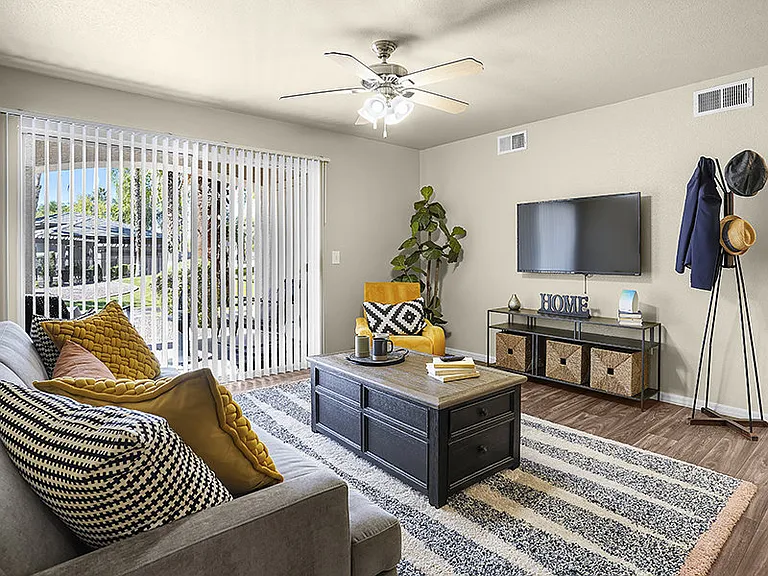 Rio Santa Fe Apartments — Photo 2
